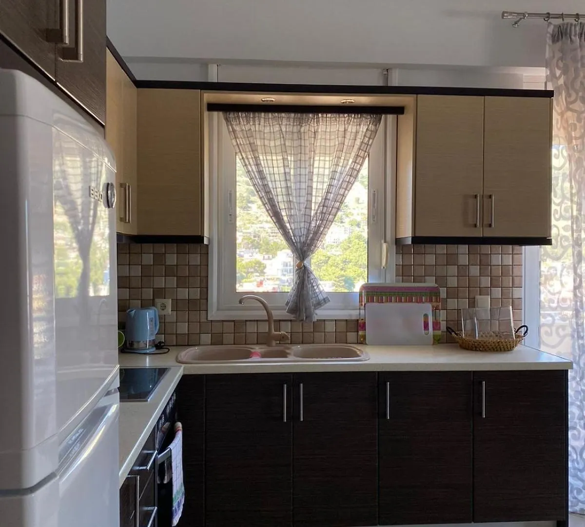 Helios Apartament Sarandë 아파트